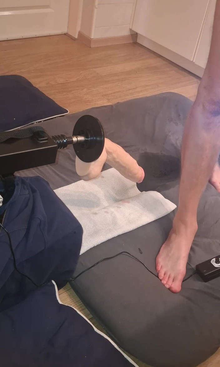 NoFace Twink X: Extreme Hot Twink Gets His Ass Destroyed by Fuckmachine Orgasm...