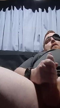 Jęki i cumming ciężko przed kamerą