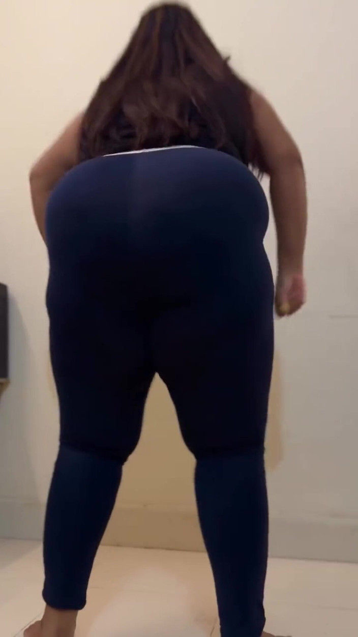 Aria Mia: Sfw Vlog: awek montel bertetek besar Muslim anippe menunjukkan laluan...