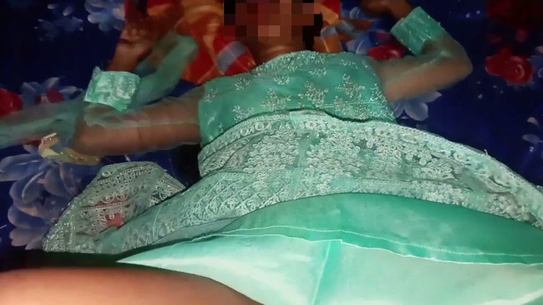Tip_top_mall: Indisk desi by 18+ tonårsflicka knullad hårt av sin älskare