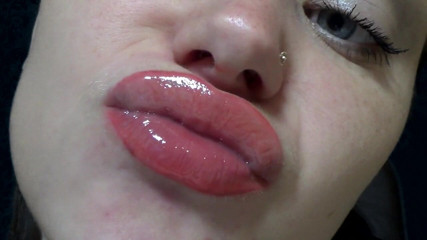 Goddess Misha Goldy: Lips fetish! Kissing! Lips gloss!