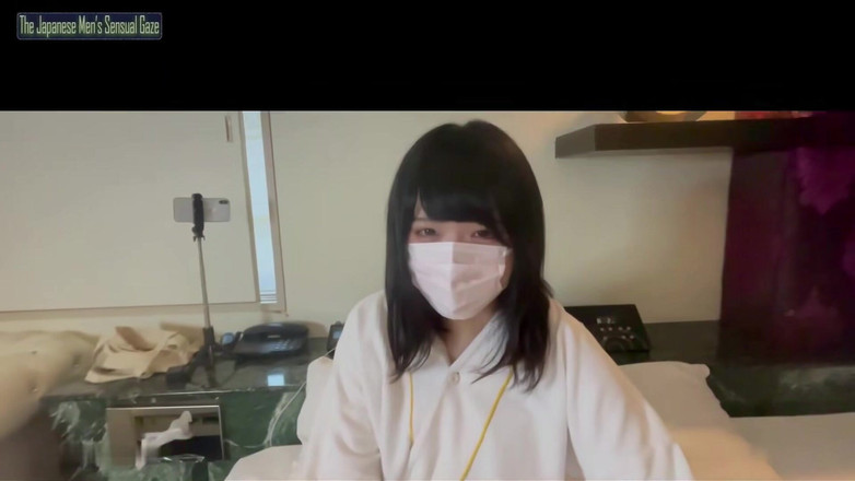 A case of fling: शुद्ध एफ-कप आभा चरमसुख के रूप में एक उज्ज्वल सौंदर्य एक गहरा इलेक्ट्रिक टर्निंग पॉइंट फैलाता है