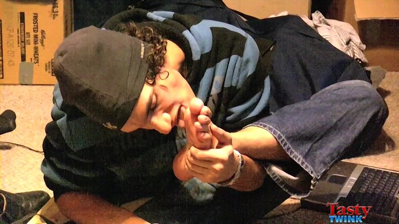 Tasty Twink: Jiffy-toes