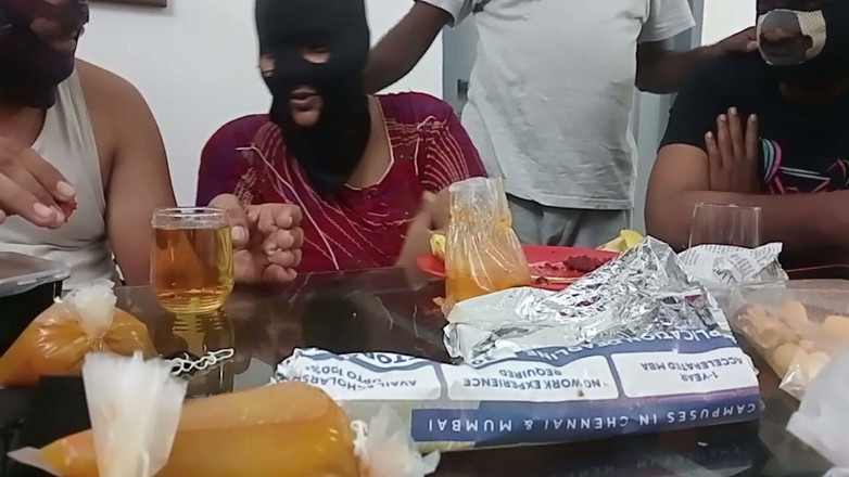Priya aunty: डाइनिंग टेबल हॉट गंदा फोरप्ले बात कर रहा है