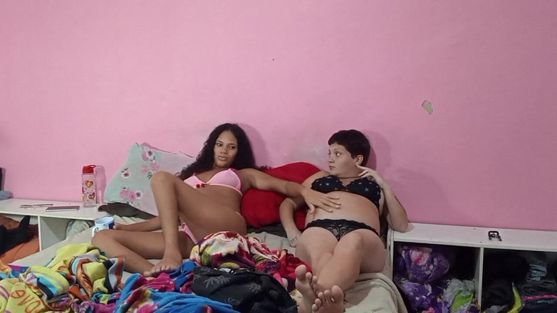 Bebes vagabundas: Scopo il cazzo delle mie due figliastre incinta mentre mia...