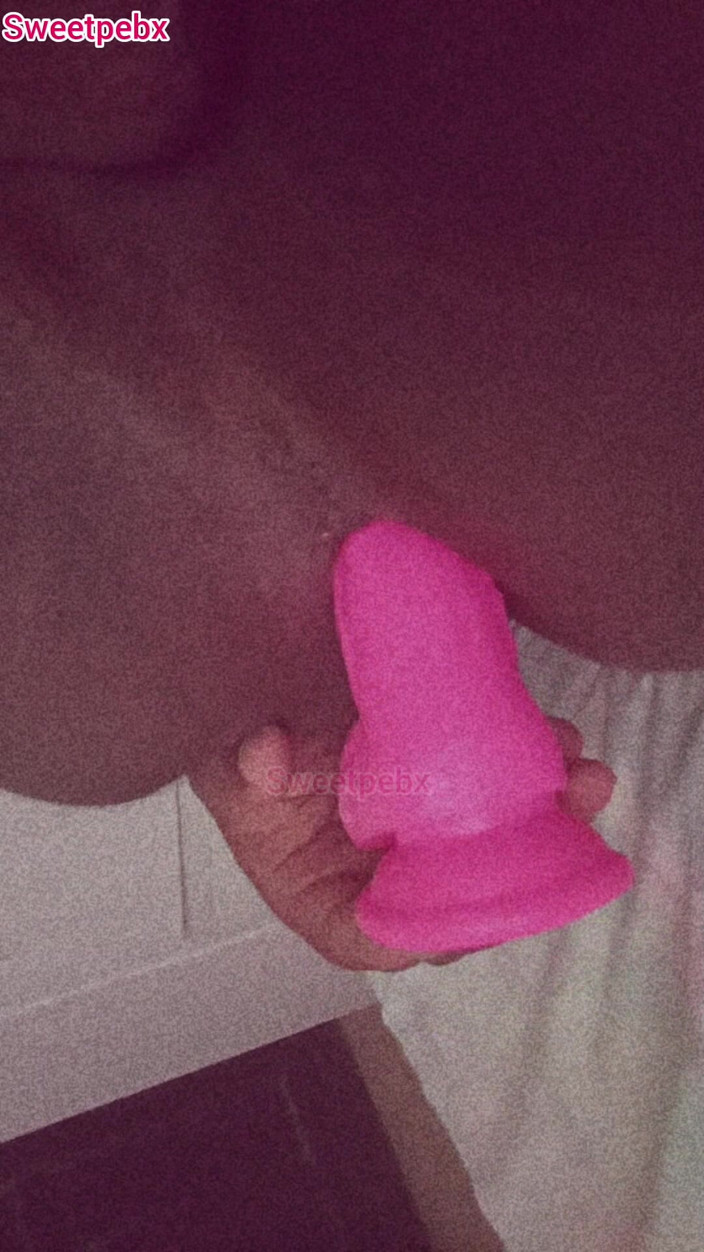 Sweet Peb X: Twerking and Anal Masturbation