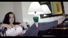 Anastasia Lux: Kalau kamu suka video ini, tolong tipnya aku yang sakit...