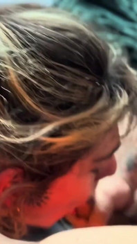Gwiazda porno Dread Hot uprawia intensywny seks ze starym przyjacielem i pokazuje, jak się czuje napalona