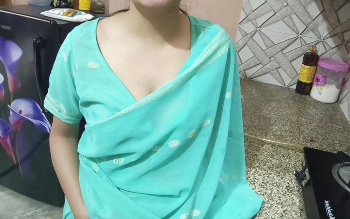 Saara Bhabhi: Hintçe seks hikayesi rol oyunu - doktor gavar&amp;#039;ın ladkesini mutfakta sikiyor