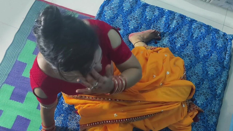 Sona bhabhi: desi ganv sona bhaabhi paise ke lie apne premi ke...