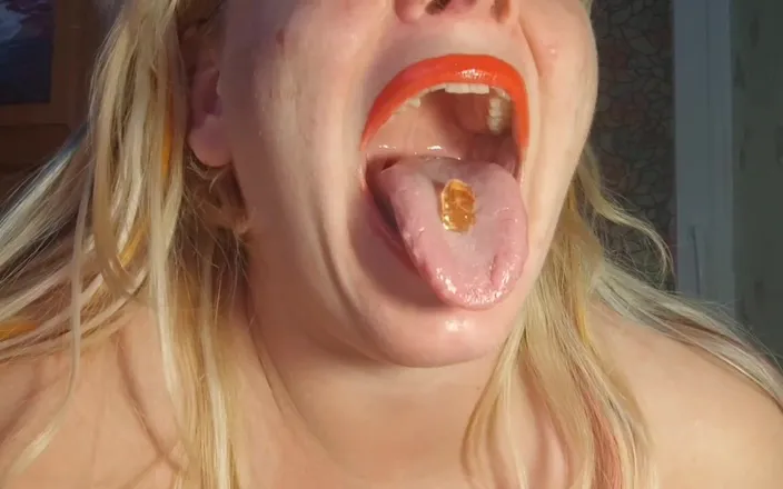 Putarankahotmilf: Tornata a casa e ho trovato sul mio divano dei...