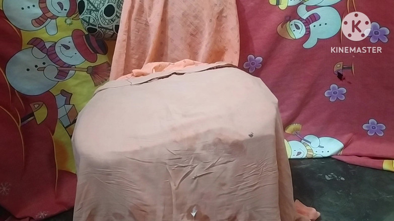 Aakritik346: चूत के बालों वाली पूरी तरह से नग्न पड़ोसी भाभी को हटाना