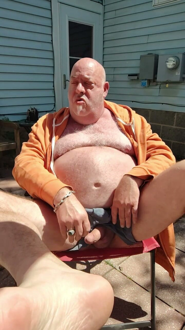 beardaddychub: Short Public Cum!!