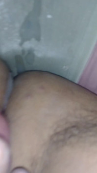 Il couche avec une riche latina, une jeune vierge de 21 ans avec un gros cul blanc.