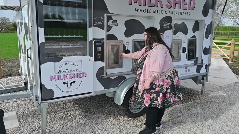 SSBBWLadyBrads: Apakah Kamu punya susu untukku Ayah?