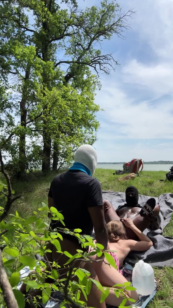 Jackrackemxxx: În culise - milf și 2 pule negre la dublu anal