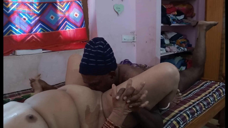 Desi mature: Rupa si cewek seksi dewasa yang kesepian dientot habis-habisan sama...