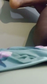 Cette chatte coquine a besoin d’un vrai homme pour la baiser