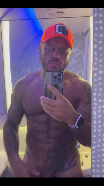 Bjorn Andrey: Video pribadi pria solo