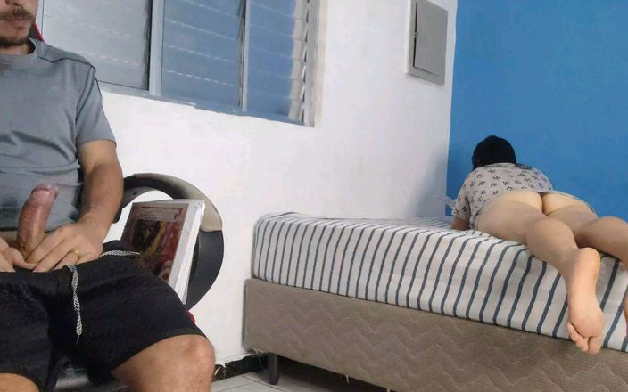 Kasallpimenta: सौतेली मम्मी अपनी गांड बाहर छोड़ देती है और अपने सौतेले बेटे के लंड को खड़ा करती है