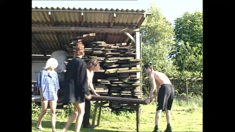 Deutschland porn: Vijf geile jongedame had gelukkig seks met veel mannen