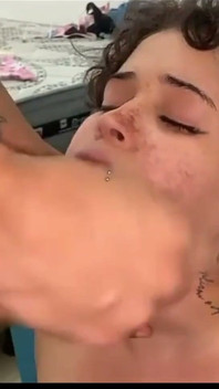 Fadynha, scopa il suo ragazzo