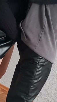 Due amiche etero provano il sesso lesbico per la prima volta e lo adorano