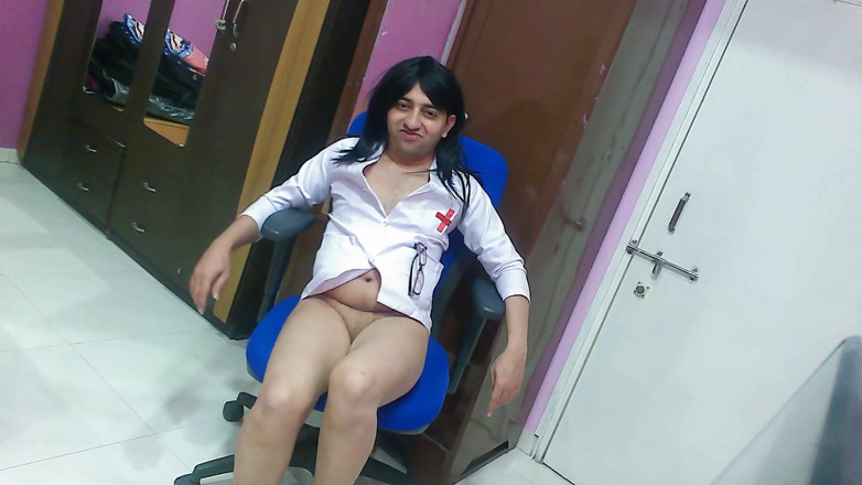 Cute & Nude Crossdresser: Sweet lollipop si cewek nakal dengan seragam suster nakal ini...