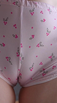 Memek cameltoe ibu tiri.
