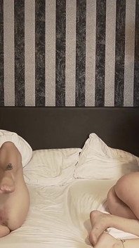 Gorący pasek tańczy dla 2 napalonej pary
