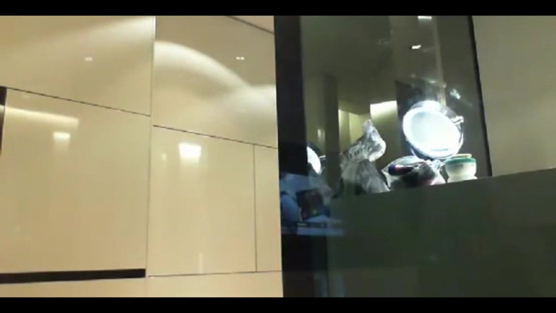 Sexydea: Dea muncrat dan mandi di berlin