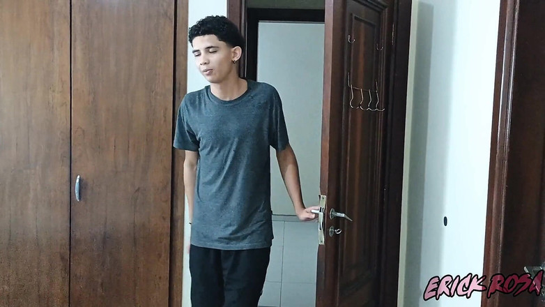 erickrosaoficial: Byl jsem vyzván, abych masíroval žhavou MILFku a ona mě nakonec...