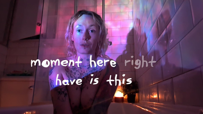 Liberation in motion: Nagie rozmyślanie w wannie - zasługujesz na przyjemność