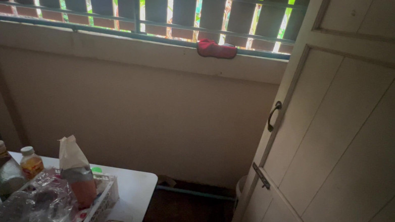 Num: Thai Students Pull off the Back of the Dormitory