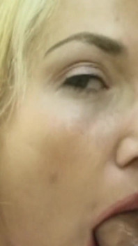 BBC deepthroat slampor droppar tjock sperma överallt