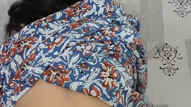 Desisexqueen: देसी नौकरानी के साथ रोमांटिक सेक्स