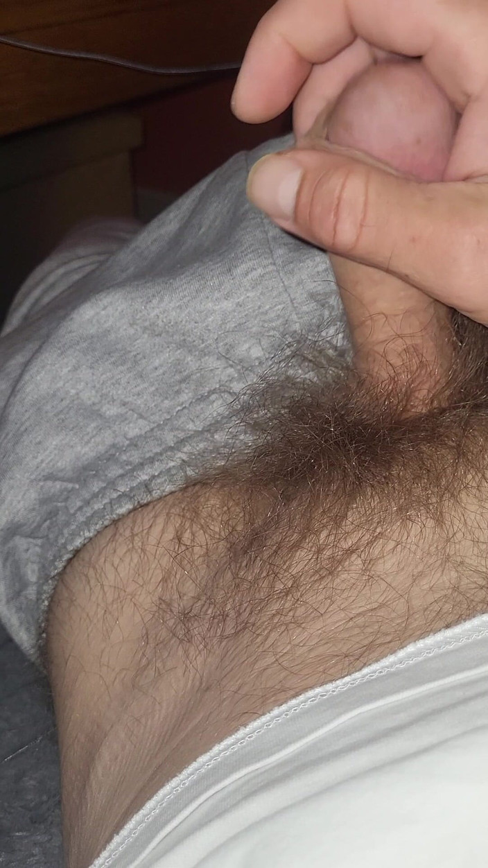 Polishx: Brincando com meu pau peludo