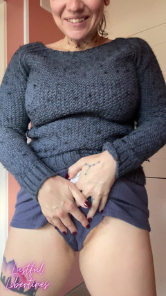 Lustful Libertines: Desperation Shorts Wetting