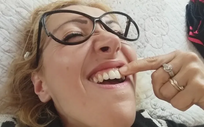 savannahamatoriale: My Teeth and Gums!