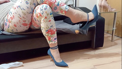 High Heels Kingdom: Crossdresser Dangling in Sexy Blue Jeans Pointed Toe High Heels...