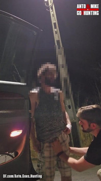 Pria portugis dengan memek berbulu dihukum untuk pertama kalinya untuk nyepong kontol gay