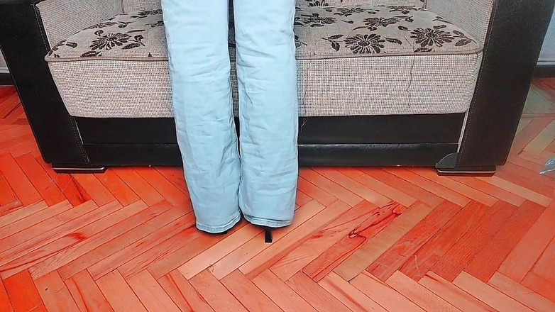 Kitty_Cross: Crossdresser nóng bỏng khoe đùi to với phong cách