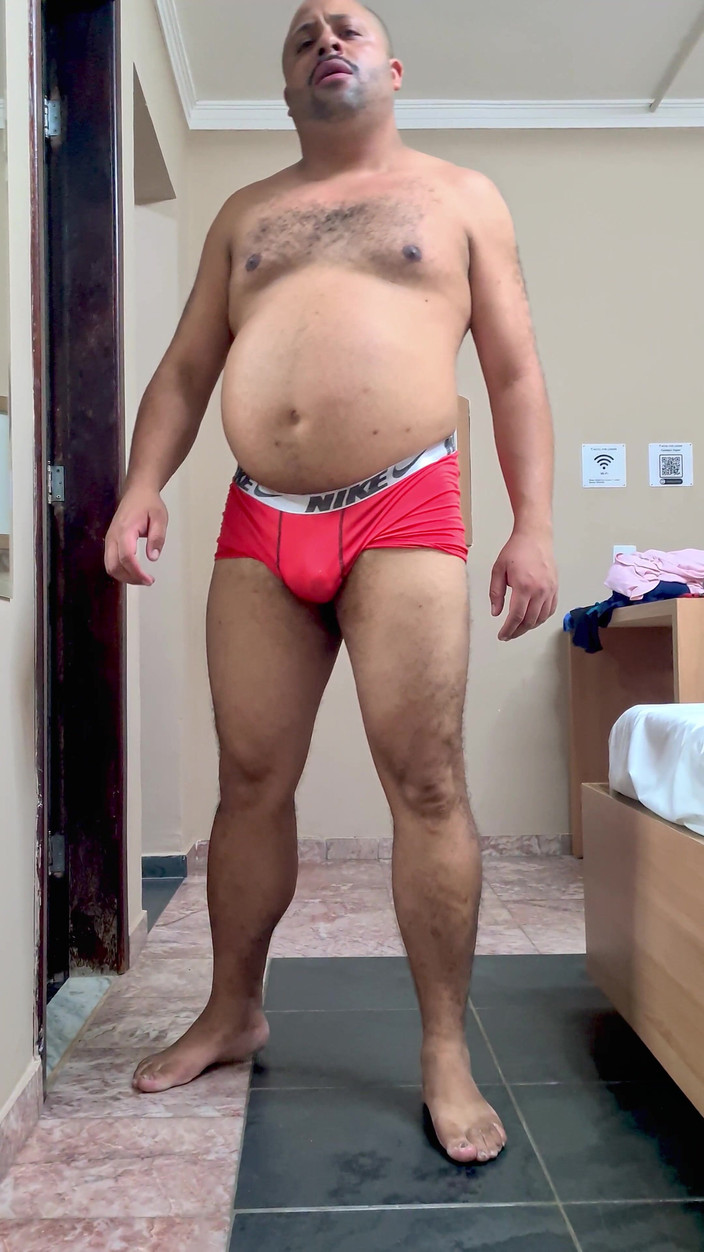 Punchbagplz: Bearzinho Black - 第一人称视角高跟鞋体验