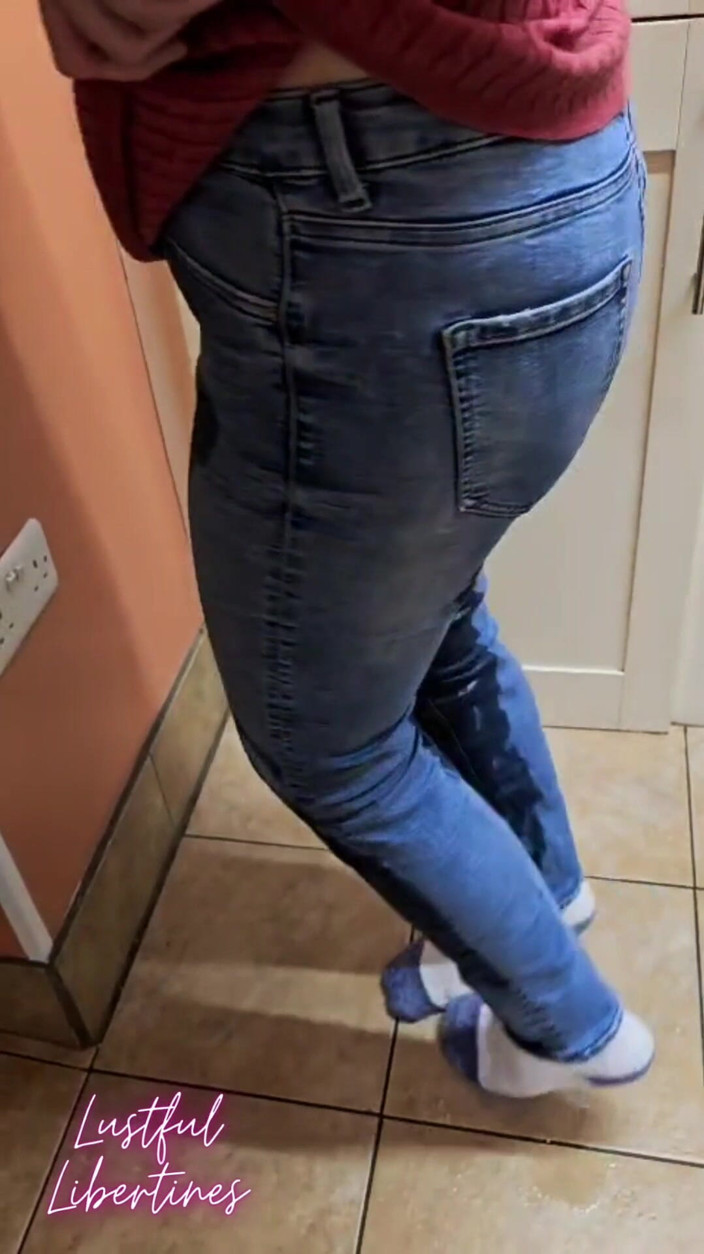 Lustful Libertines: Jeans Molhando
