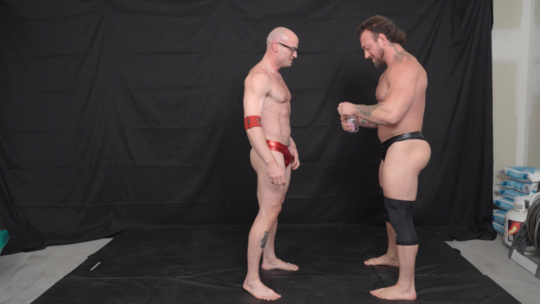 Jake Switch - Gay: Bărbați musculoși Adam versus Jake Wrestling