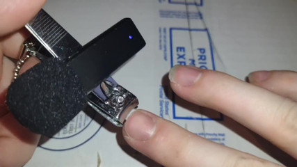 Au79: Ritaglio le mie unghie mentre cerco di ottenere quei rumori