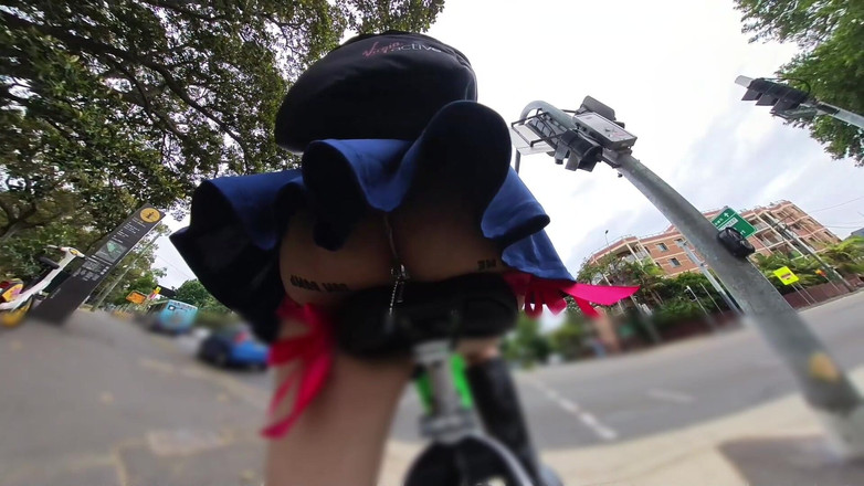 Asiansissypublic: Cowok eksibisualis jalan dan ngentot kontol pakai butt plug, garter...