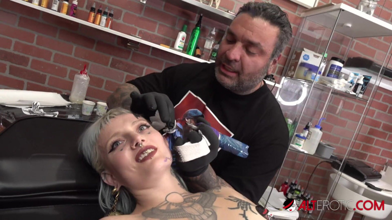 Alt Erotic: River Dawn Ink dostane 5 tetování na obličej a šuká velkého tvrdého...