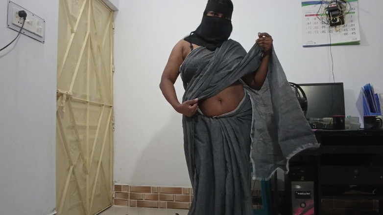 Skakoi: Fată drăguță desi care dansează pe Hot Bhojpuri Song