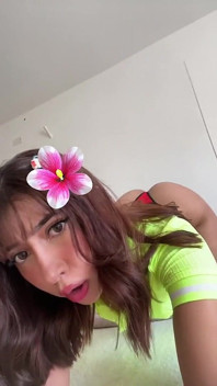 Aku sangat hot. Ayo lihat ini.